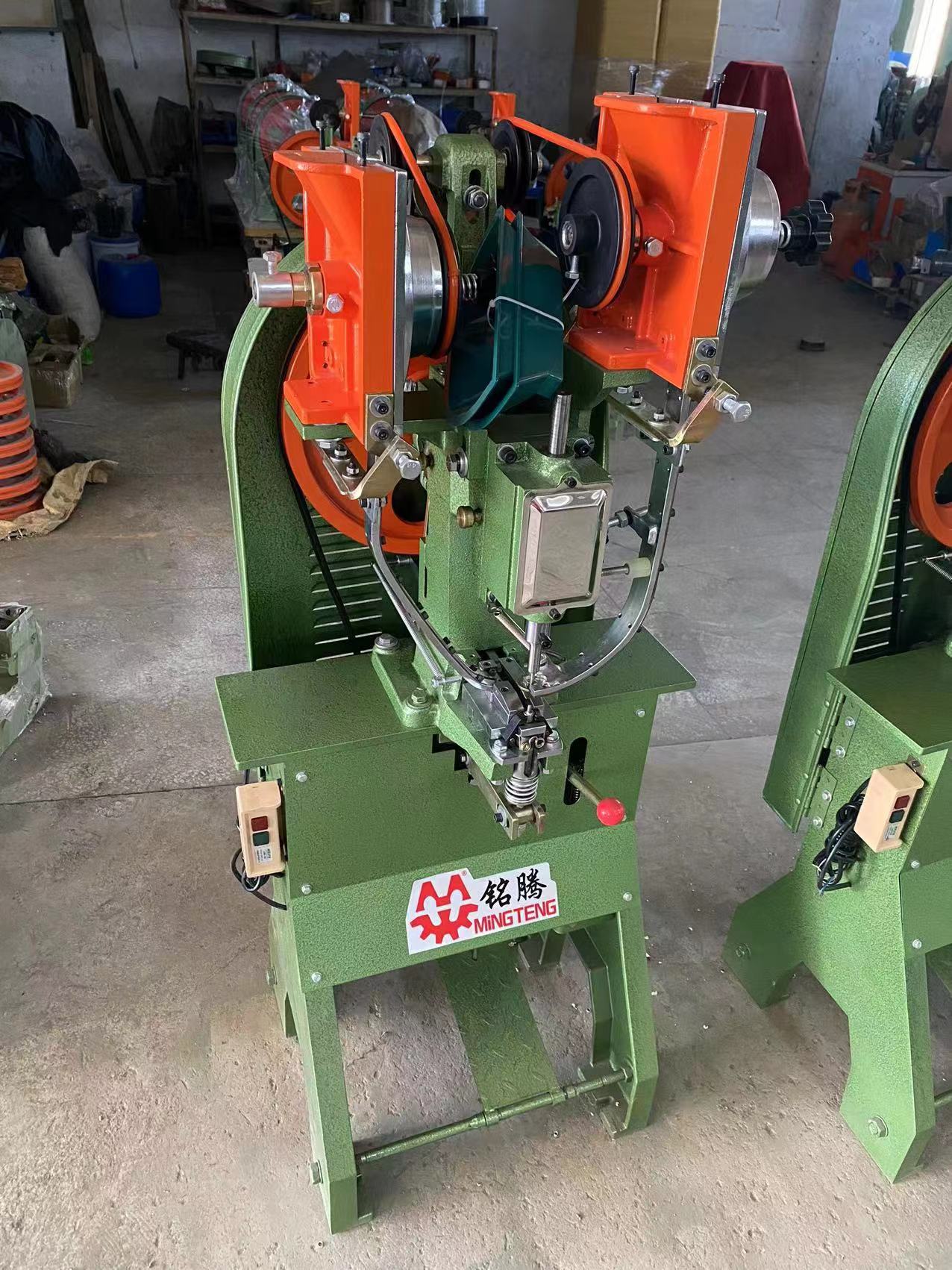 ماكينة تثبيت الأحذية الأوتوماتيكية ذات الجانب الفردي والمزدوج MT-160 / آلة التثبيت ذات الرأس المزدوج 6