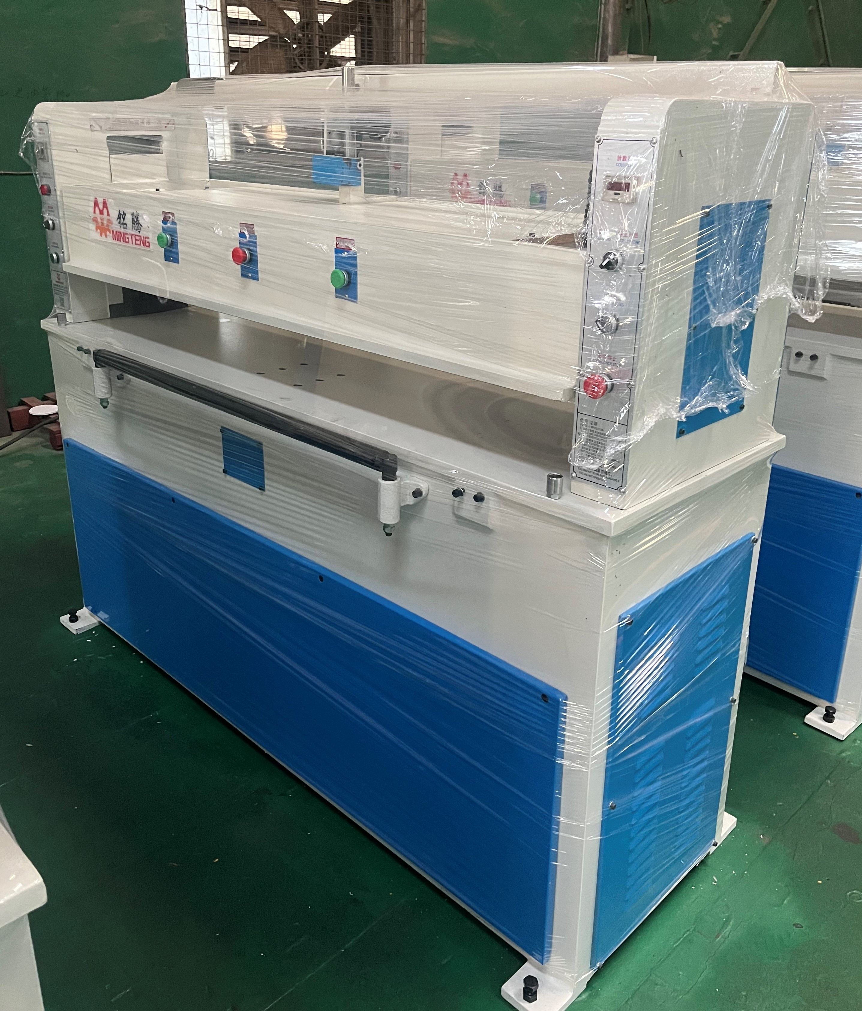 MT-830 Hydraulic Leather EVA Sealing And Cutting Machine 4