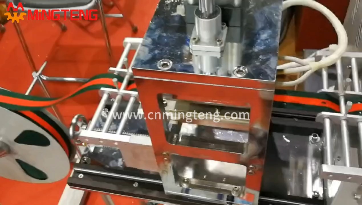 Machine de poinçonnage à chaud