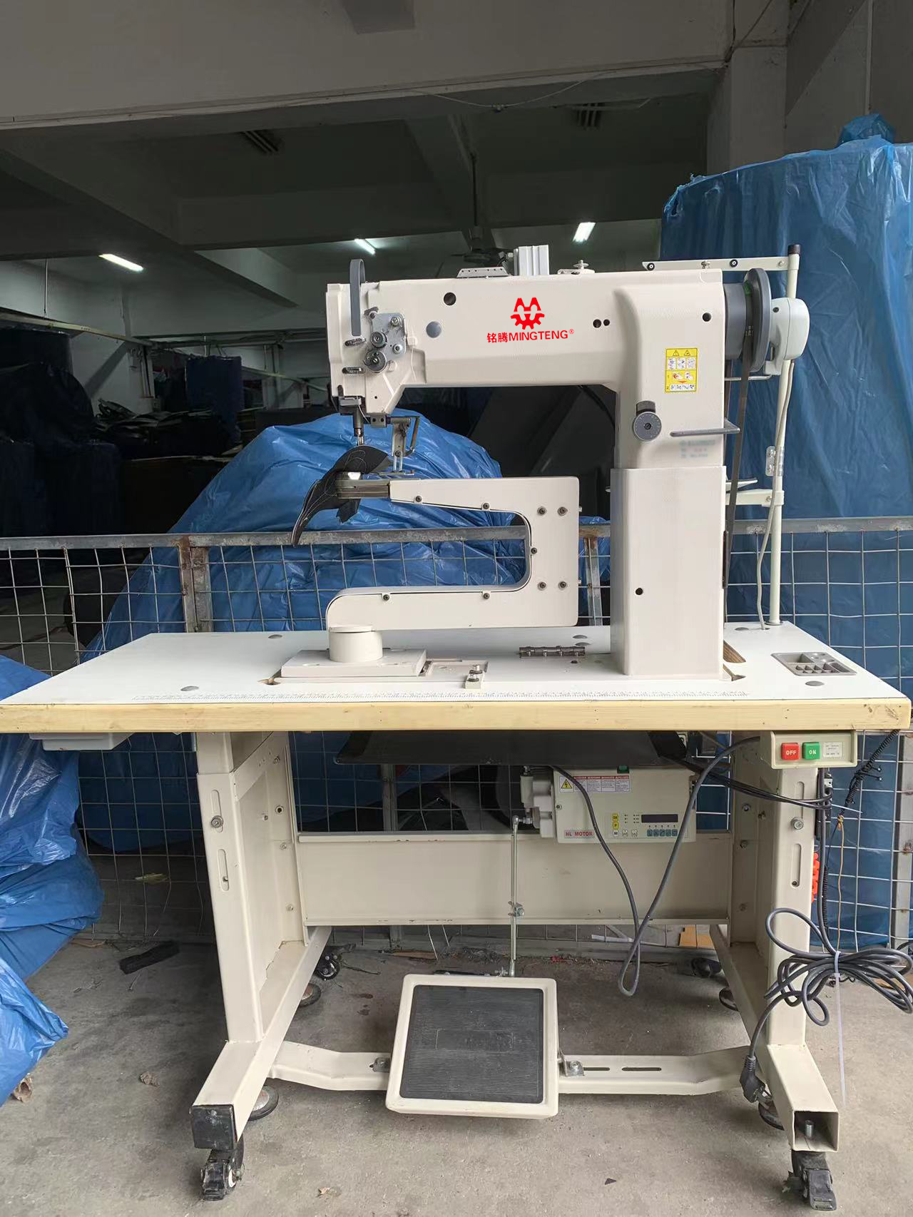 MT-360 Industrial Baggage Post Bed Sewing Machine Horizontal Rotary Post Bed Walking Foot Lockstitch Sewing Machine 3