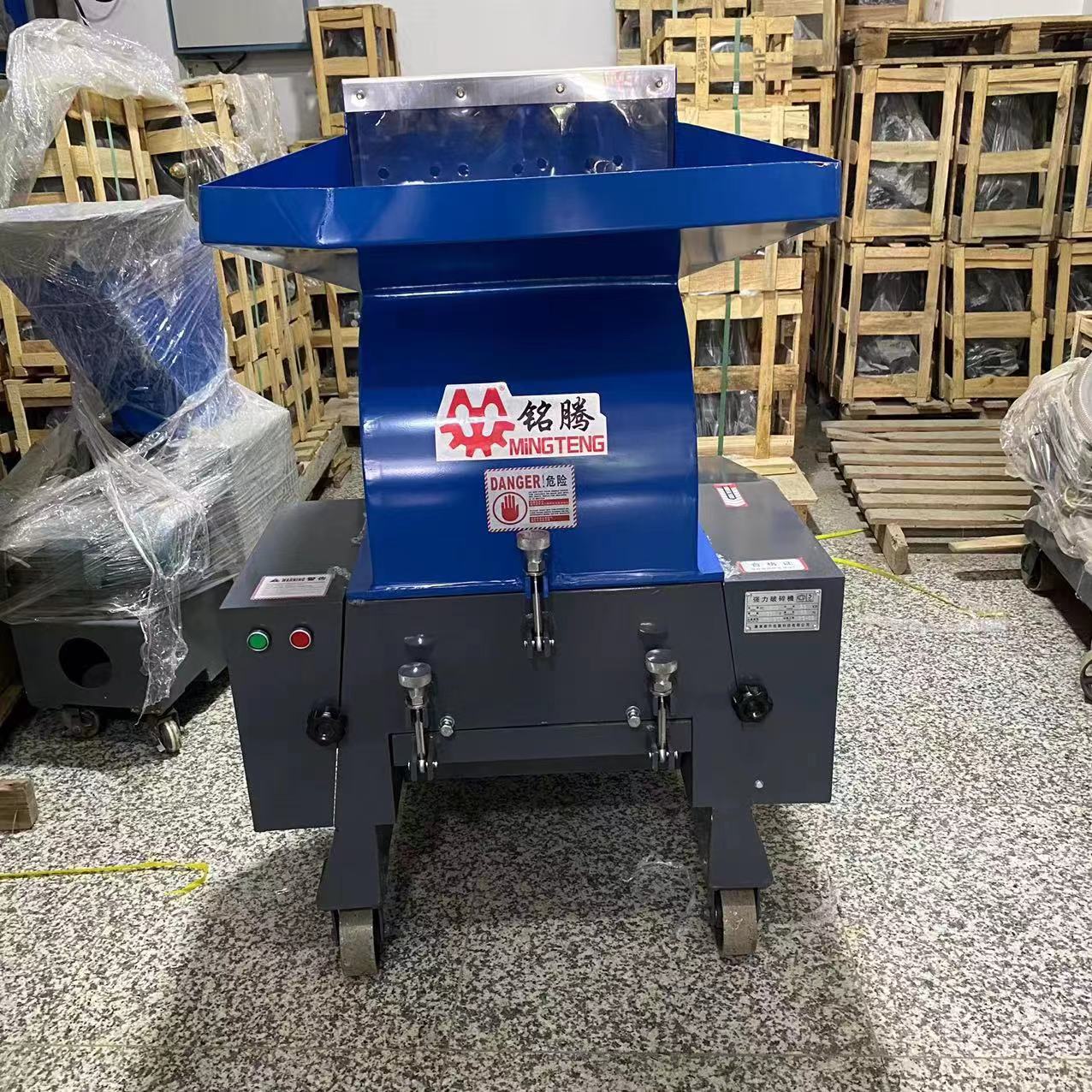 MT-153 Mini Size Crusher Crushing Machine Granulators For Small Pieces Of Scrap With Fully Automatic New Technology Plastic Crusher 3
