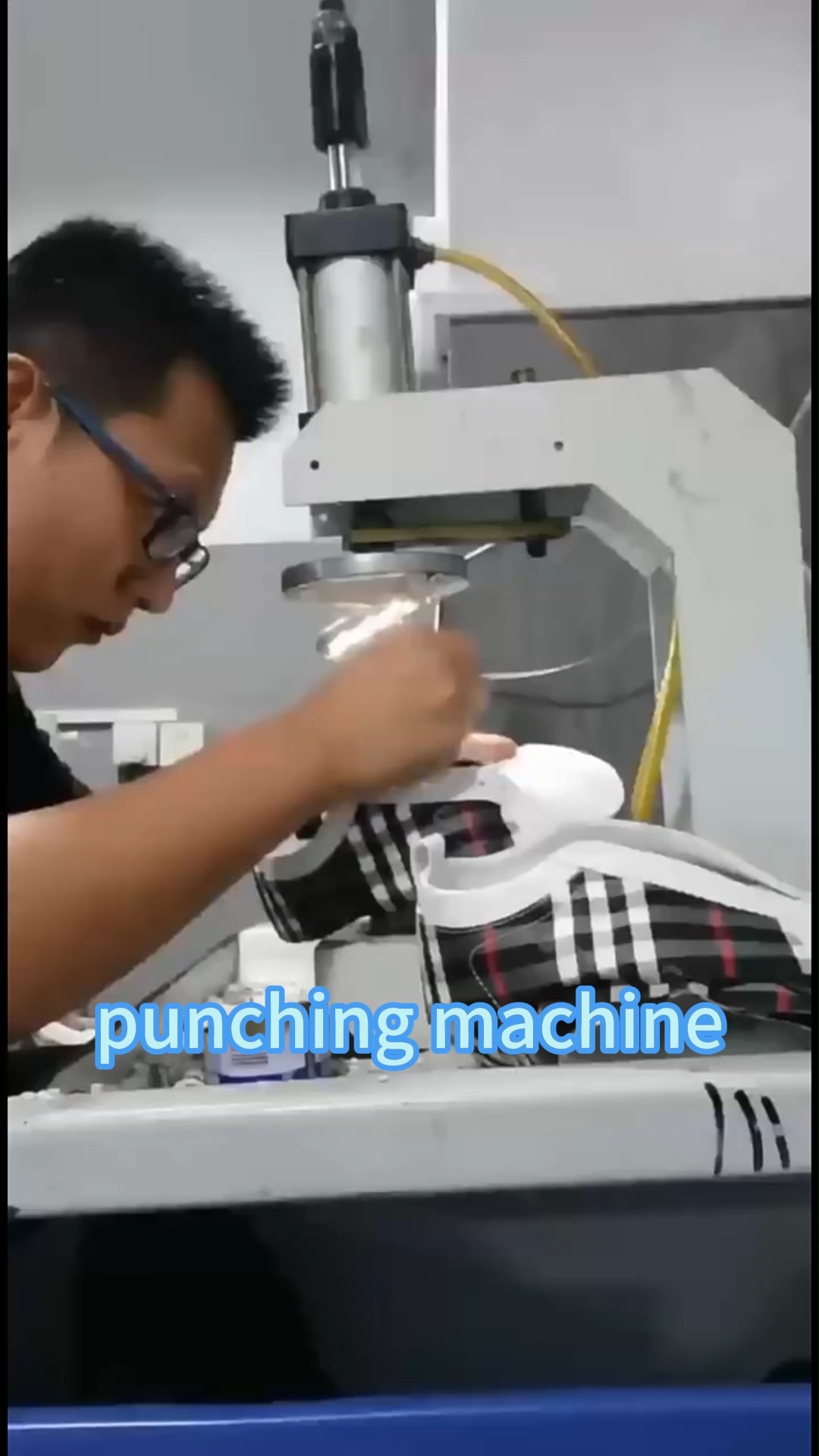 Автоматическая машина для пробивки отверстий в коже EVA для обуви & | Mingteng Machinery