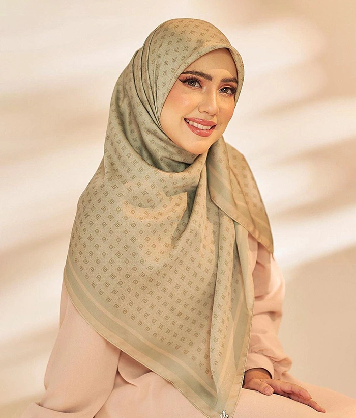 Voile de coton de qualité supérieure avec monogramme personnalisé imprimé Tudung Bawal, châle carré en coton soyeux, écharpe malaisienne 1
