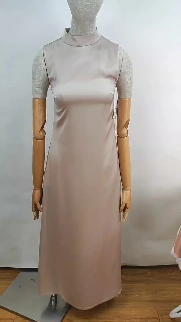 Robe intérieure modeste en satin sans manches 1