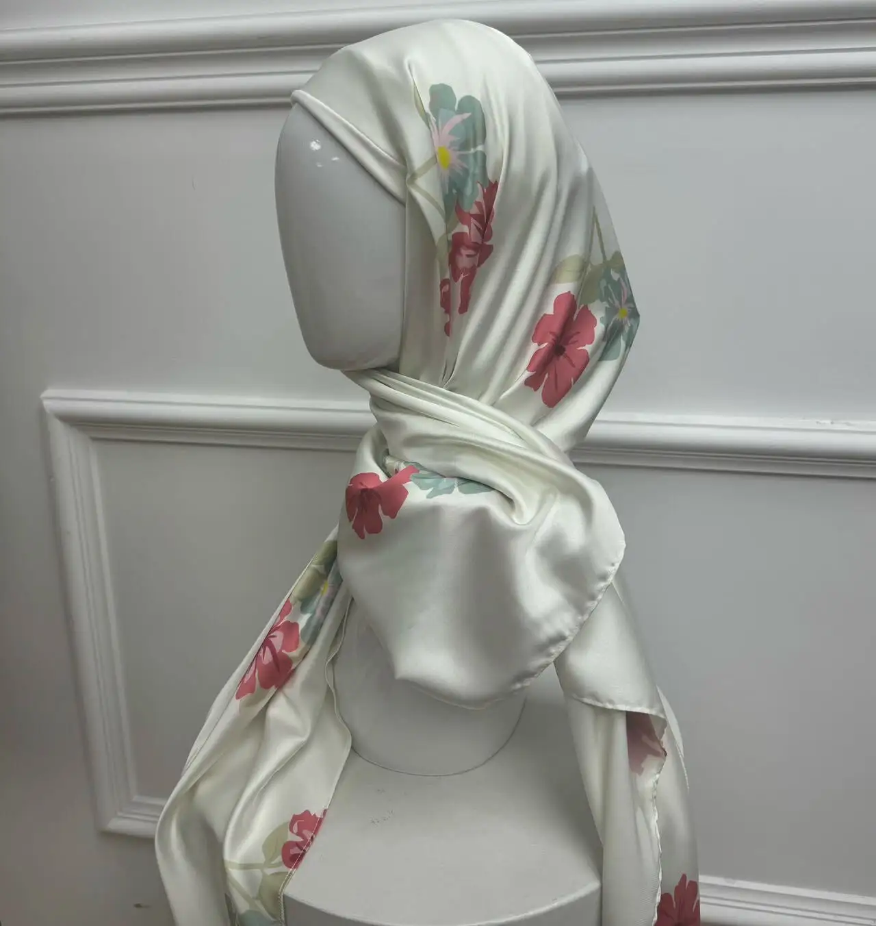 Creative Readymade Hijab Scarf Supply for Supermarket 3