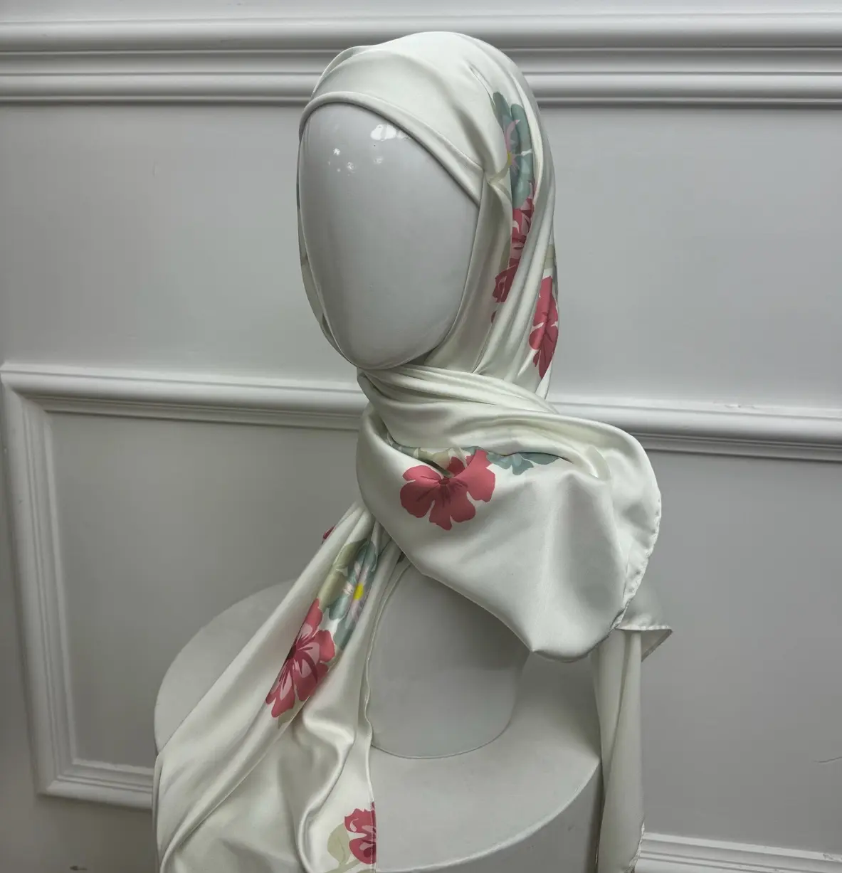 Creative Readymade Hijab Scarf Supply for Supermarket 2