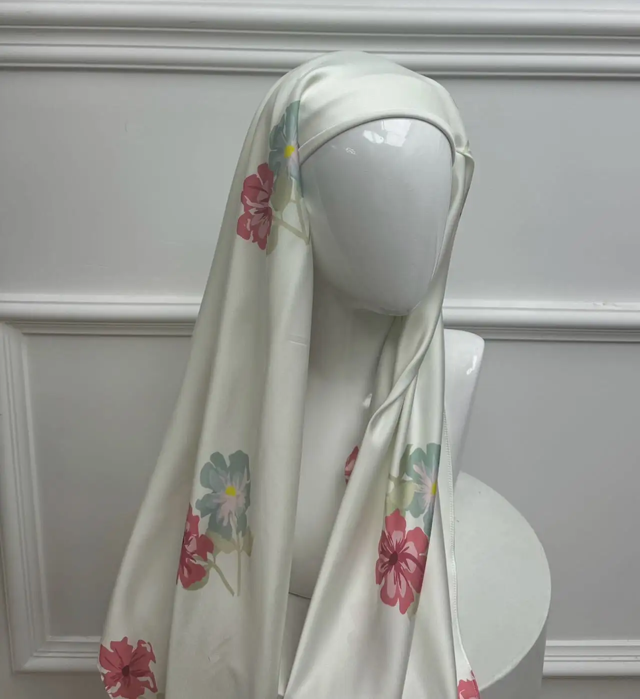 Creative Readymade Hijab Scarf Supply for Supermarket 6