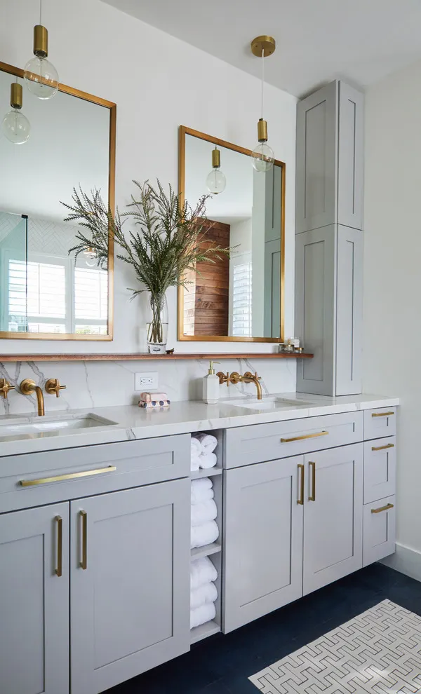 Customized Bathroom Vanity Units Made in China for Apartment 2