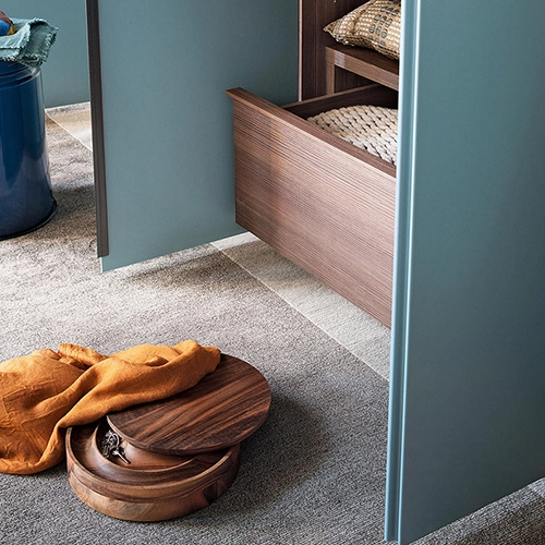 Lacquer casement wardrobe 1