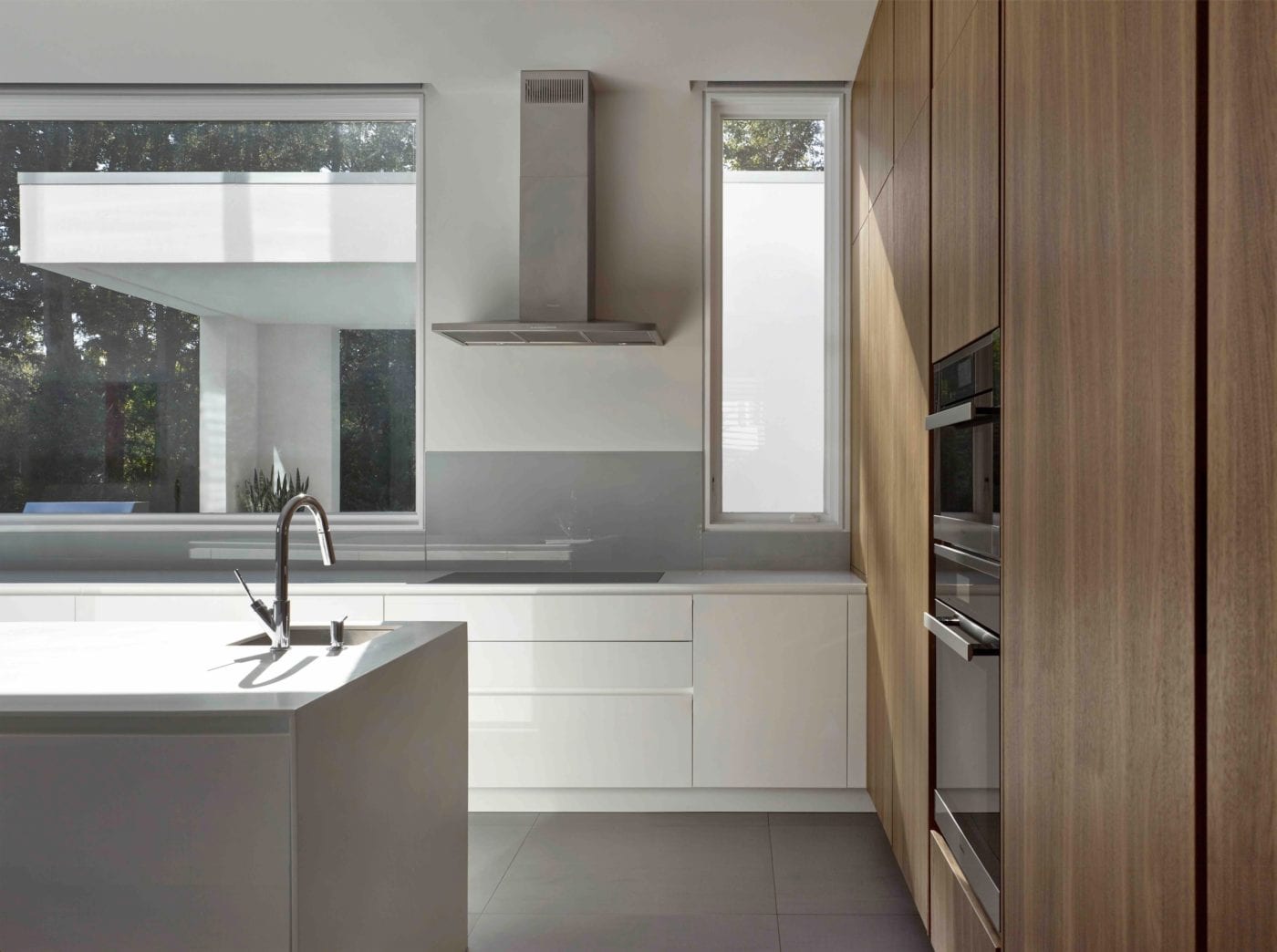 High gloss white lacquer and timber tone kitchen cabinet design-Allandcabinet 1