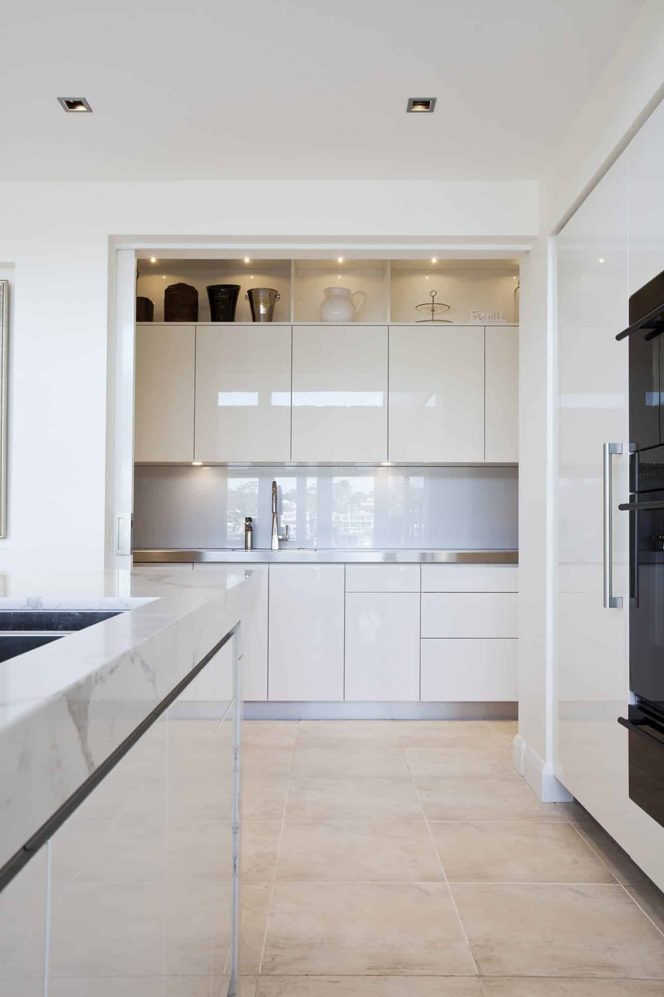 High gloss lacquer and wood grain two tone custom joinery-Allandcabinet 1
