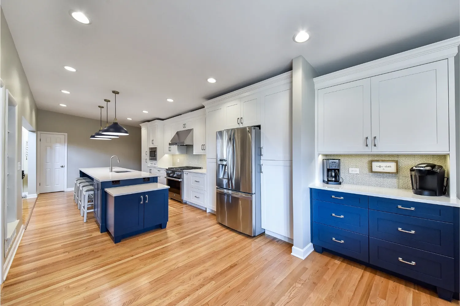 High Endkitchen Furniture Supplier for Apartment Mat Lacquer Shaker 4