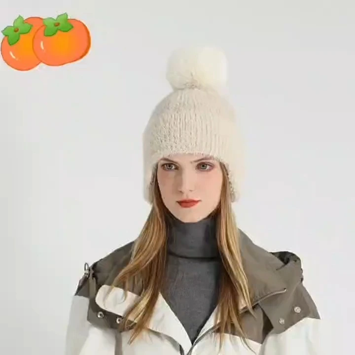 2025 im Winter gestrickter Hut mit Ohrschutz und Wollkugel 1