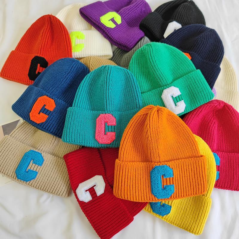 Neue, heiß verkaufte Wintermützen, minimalistische Wollmütze mit großem C-Buchstaben 2