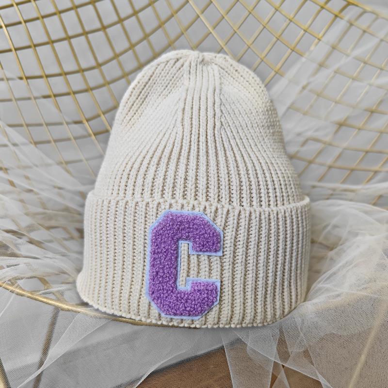 Neue, heiß verkaufte Wintermützen, minimalistische Wollmütze mit großem C-Buchstaben 6