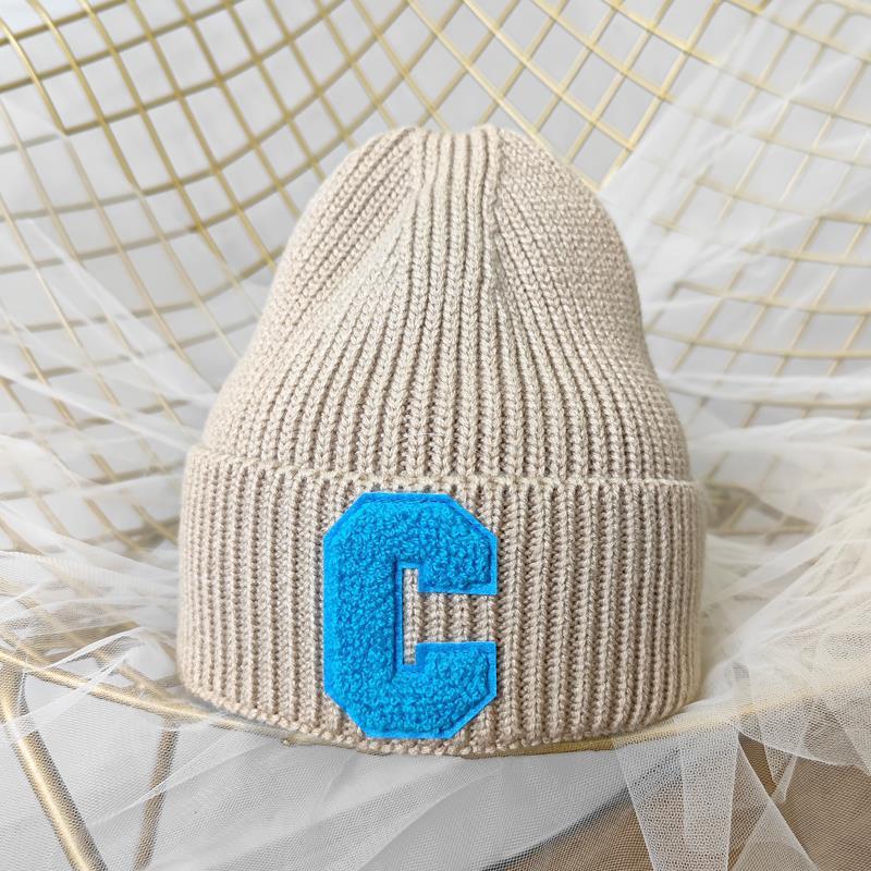 Neue, heiß verkaufte Wintermützen, minimalistische Wollmütze mit großem C-Buchstaben 5