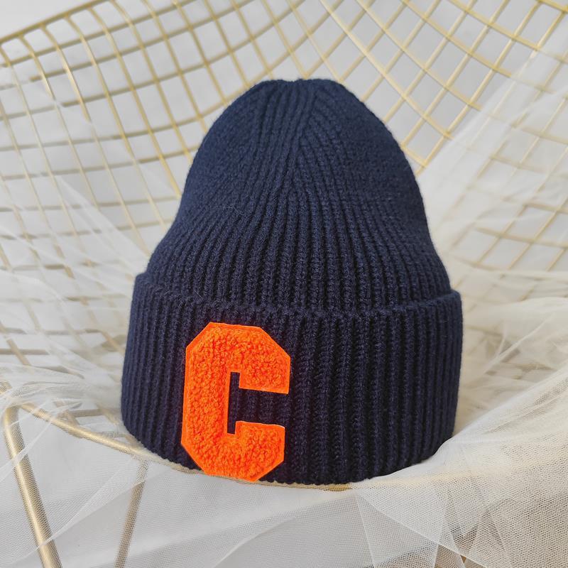 Neue, heiß verkaufte Wintermützen, minimalistische Wollmütze mit großem C-Buchstaben 4