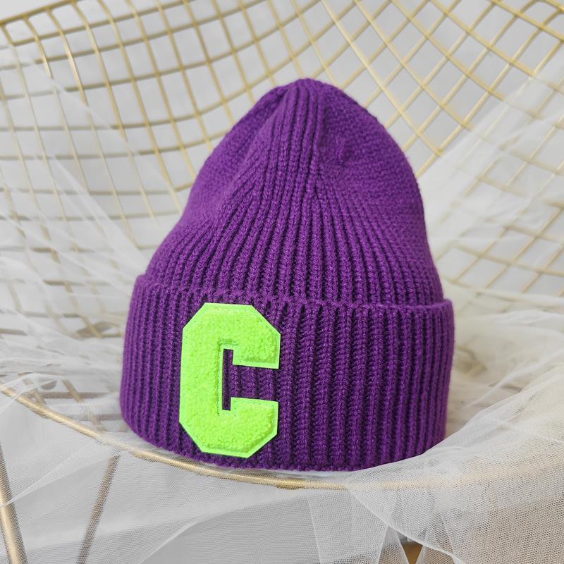 Neue, heiß verkaufte Wintermützen, minimalistische Wollmütze mit großem C-Buchstaben 3