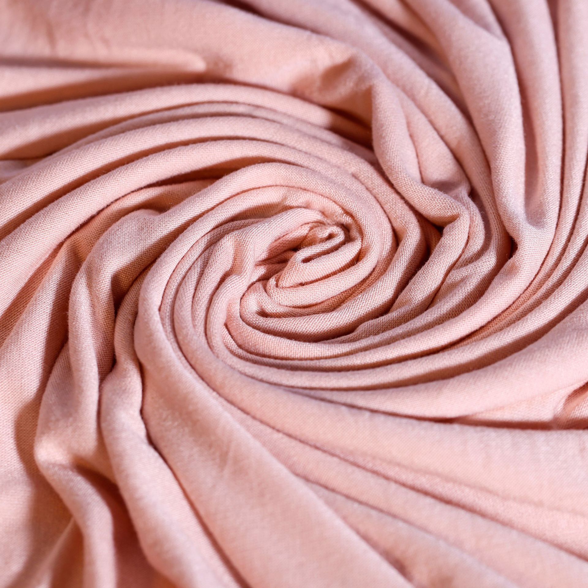 Einfarbiger muslimischer Hijab