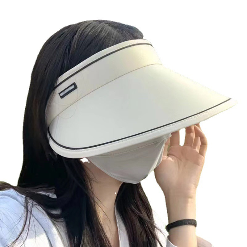Frauen mit breiter Krempe UV -Hut