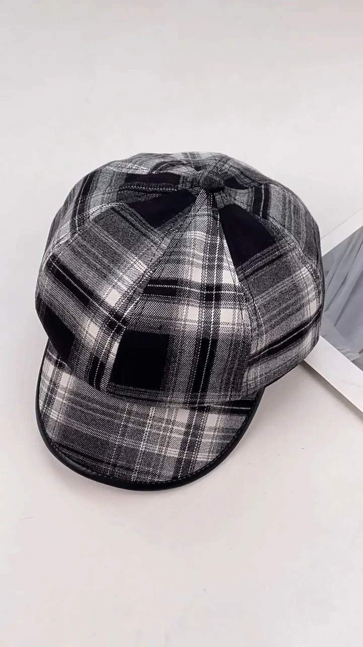 Stylish beret for women - black/white