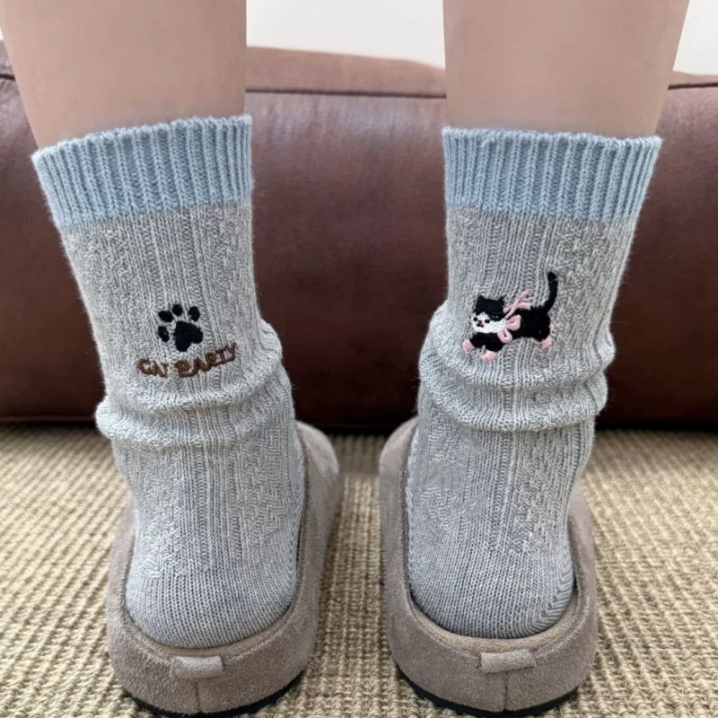 Mid-Calf Chunky Knit Socks - Contrast Color Design with Cat Dog Paw AB Embroidery for Cold Weather 4
