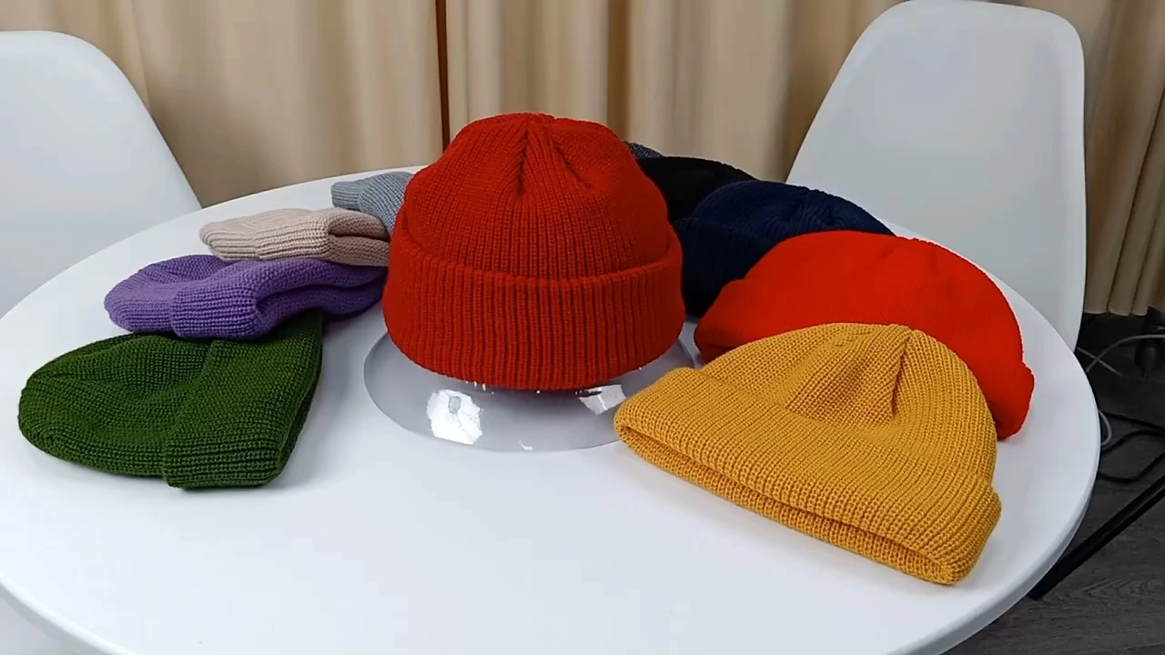 Gorro de punto cálido y sólido con logotipo personalizado del equipo 1