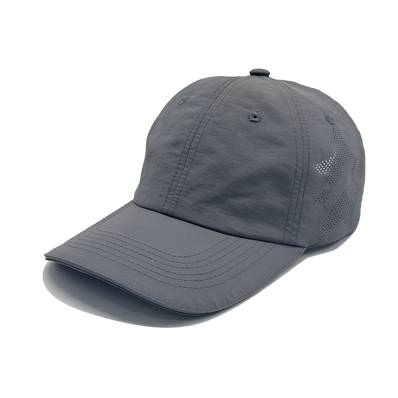 Graue Baseball kappe mit gebogener Krempe und gemusterten Seiten perforationen