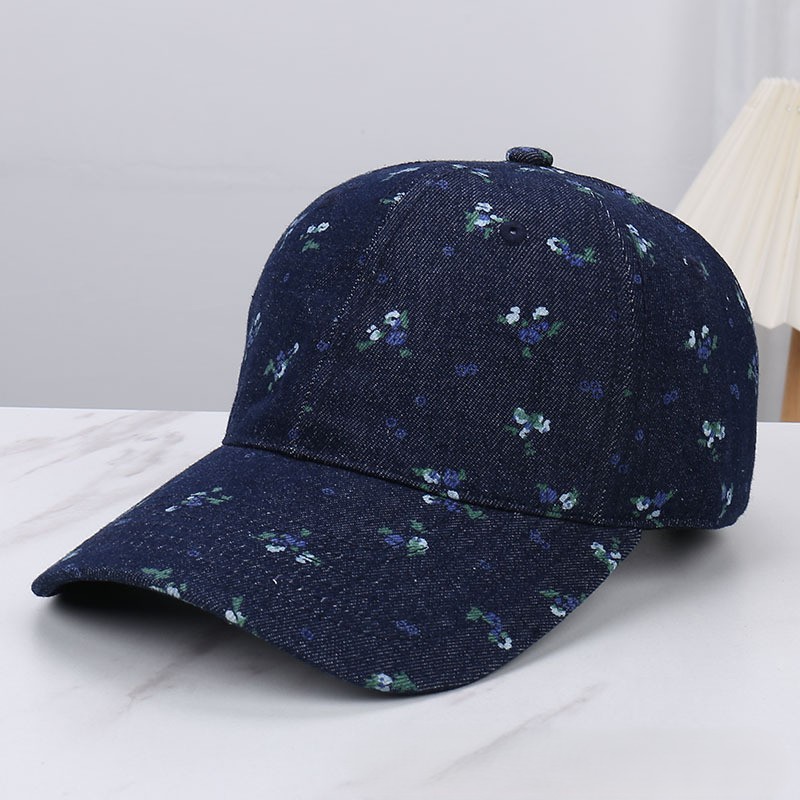 Navy Jeans-Baseball kappe mit kleinen mehrfarbigen Blumen und einer gebogenen Krempe