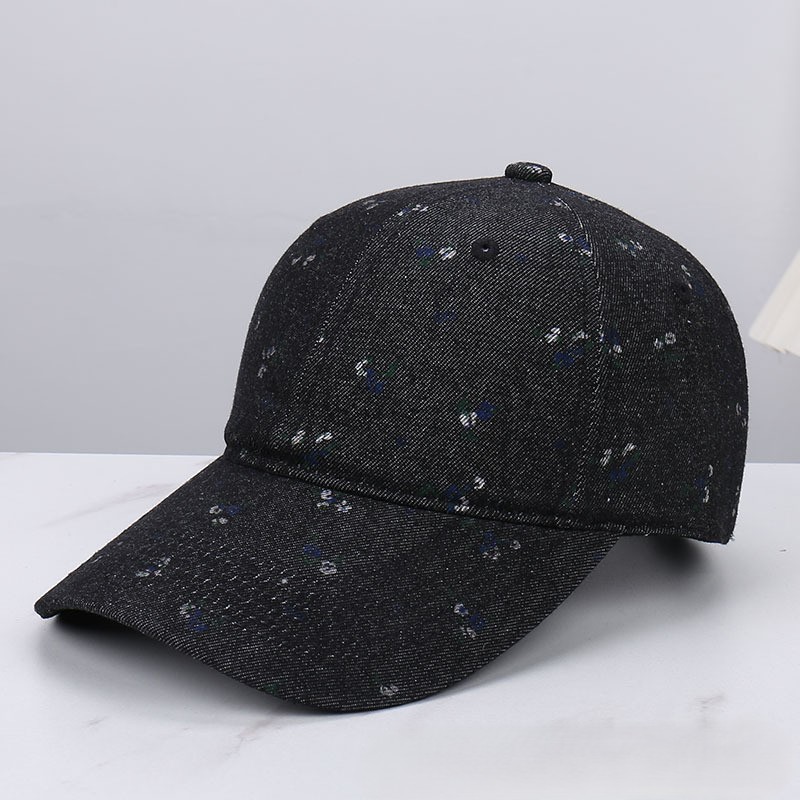 Schwarze Jeans-Baseball kappe mit kleinen Blumenmotiven und einer geschwungenen Krempe