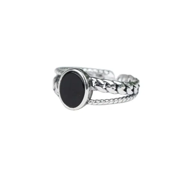 Sparkle And Shine: The Appeal Of Silver Rings 1