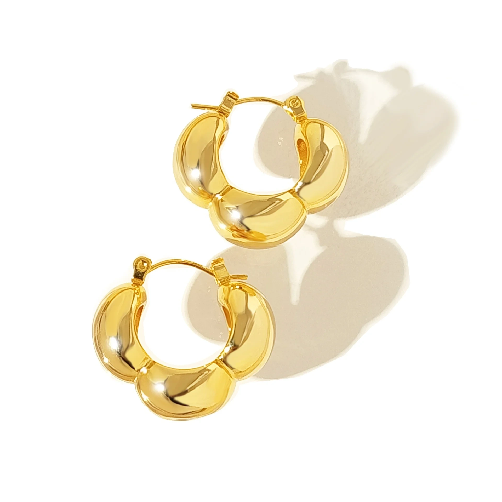 Small Gold Earrings Designs For Girls Light Luxury Wholesale Flower Hoop Earring 18k Gold Plated Stainless Steel Chunky Earrings 1
