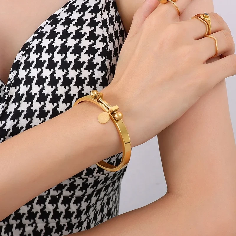 Love Forever 520 Niche Jewelry Bell Bracelet 18k Gold Filled Titanium Steel Bangle 1