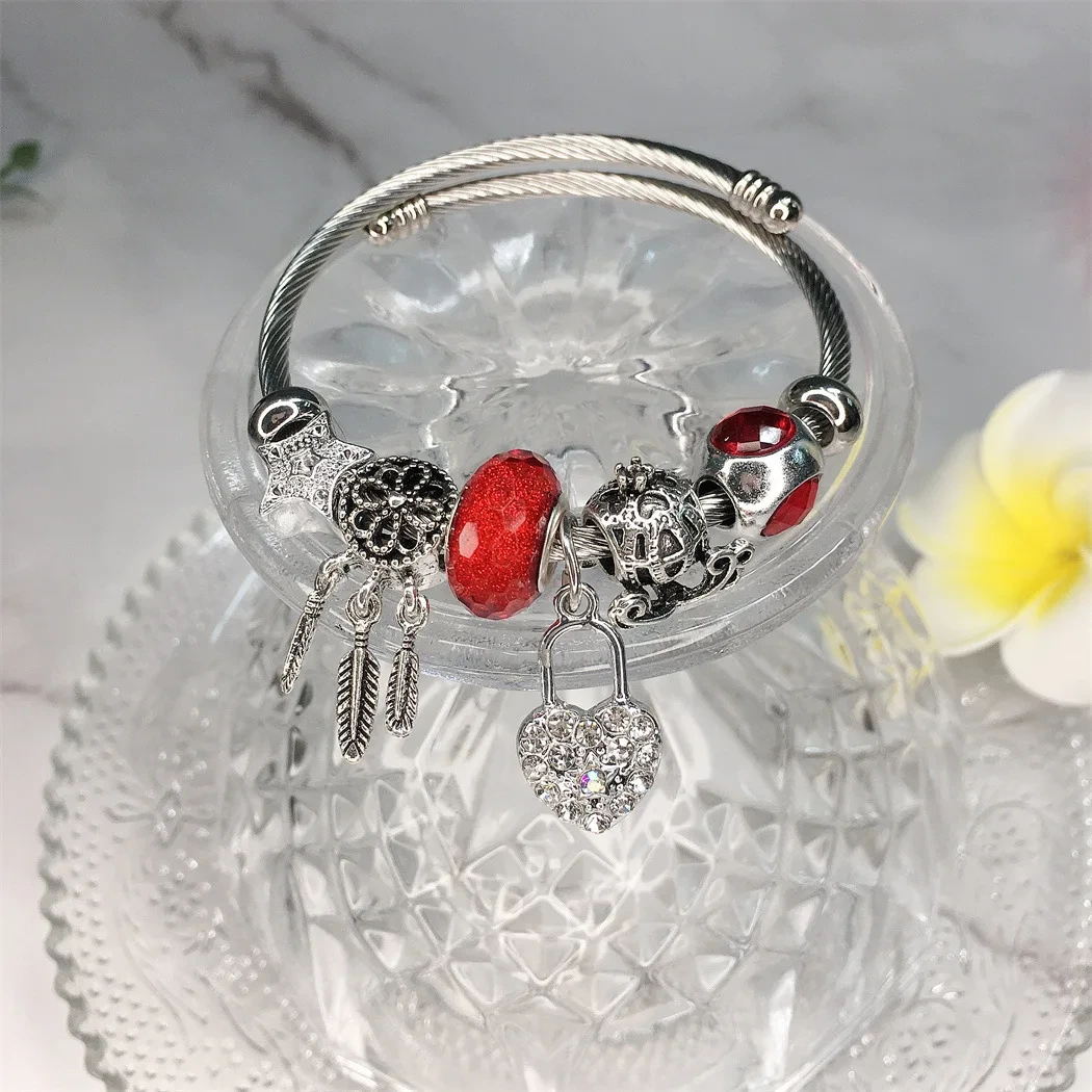 High Quality Women's Jewelry Wholesale Custom Charm Bracelet New Female Titanium Steel Love Pendant Bracelet 1