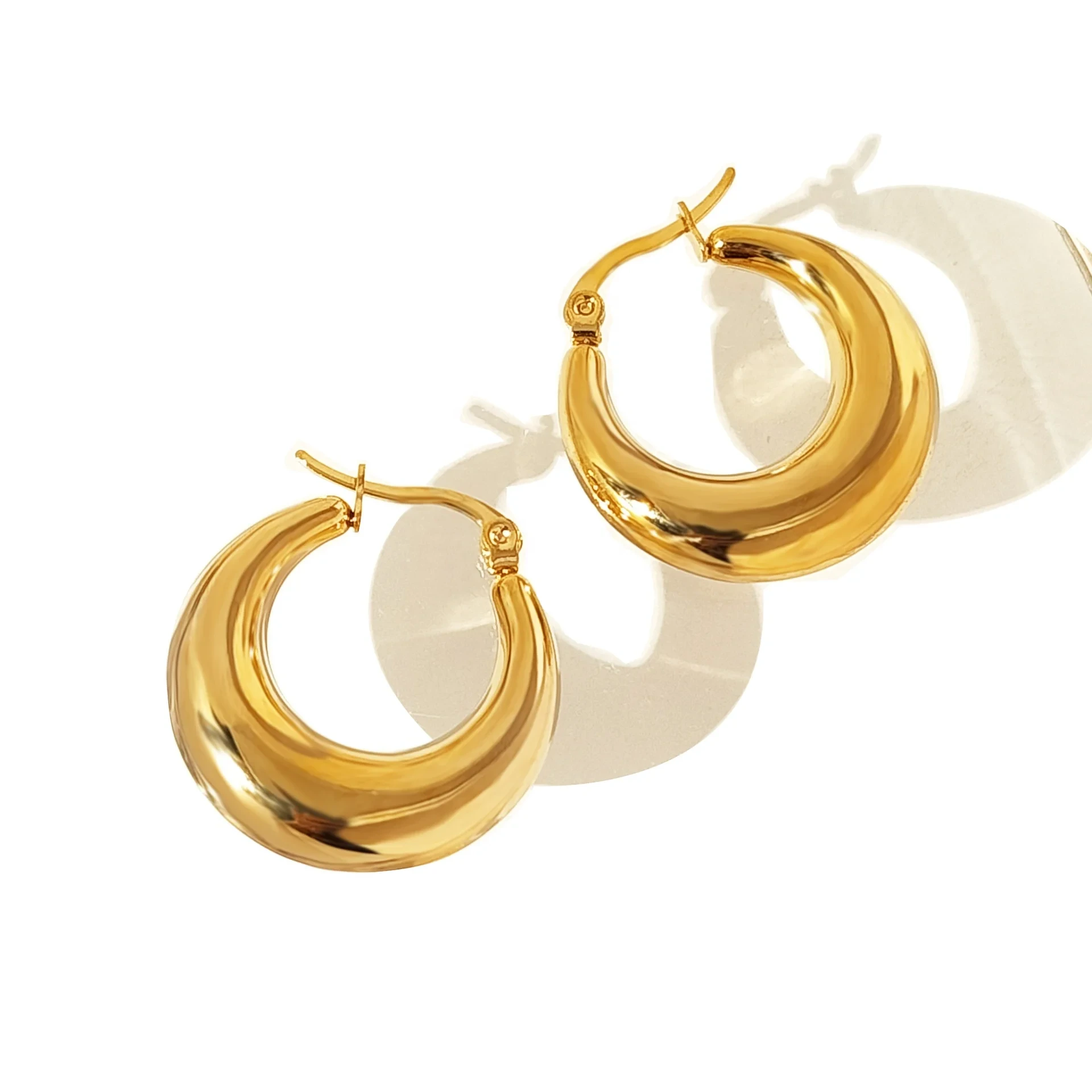 Wholesale Hollow Earring 18k Gold-plated Stainless Steel Crescent Smooth Irregular Earrings Jewelry Women 1