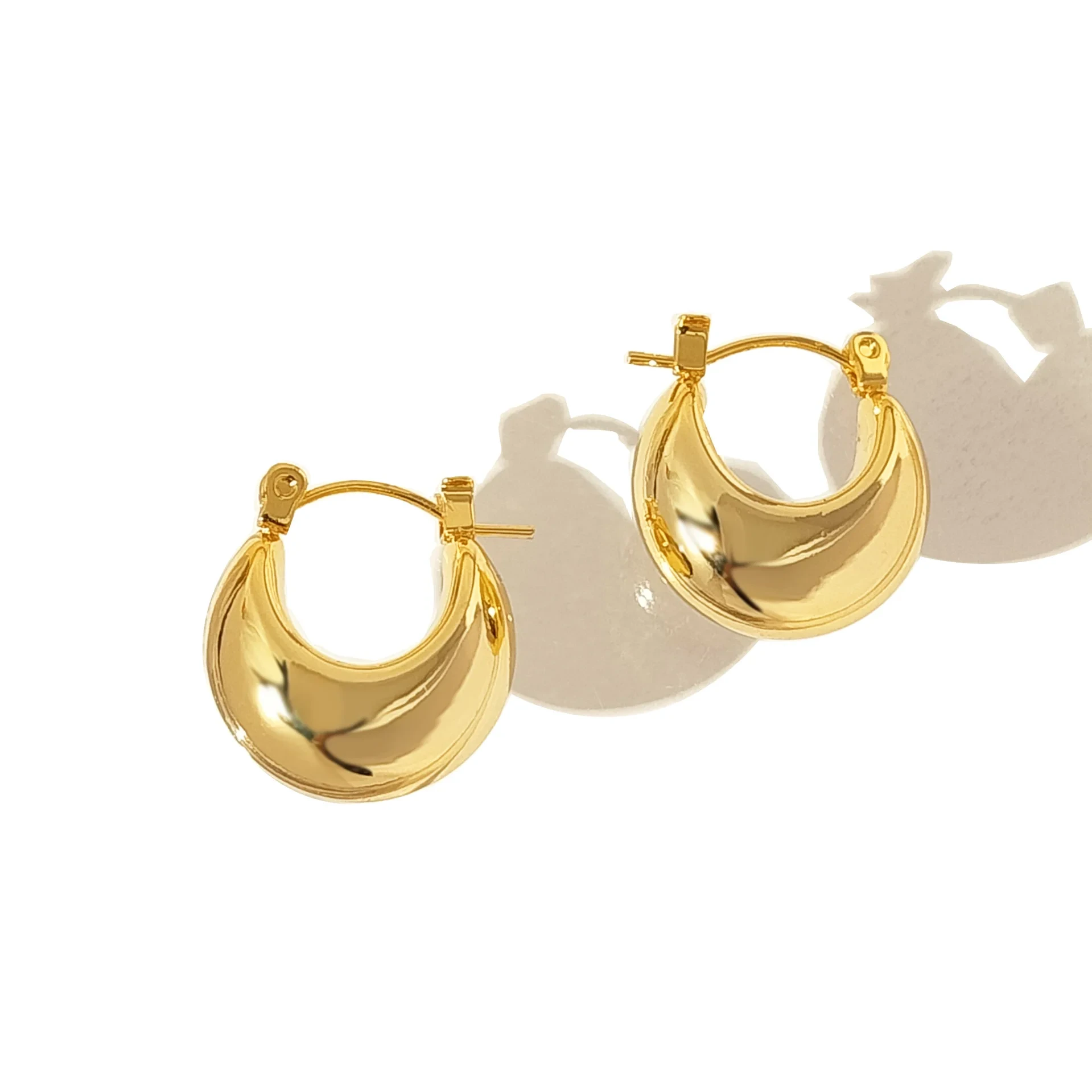 2024 Geometric U-shaped Retro Earrings Women Light Luxury Simple 18k Gold Plated Buckle Earrings 1