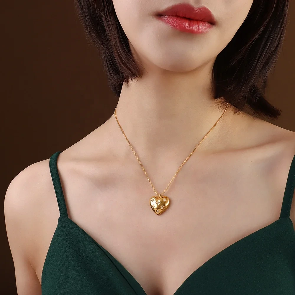 New Design Heart Shaped Full Rhinestone Sweater Chain Long Love Heart Pendant Shaped Hip Hop Necklace 1