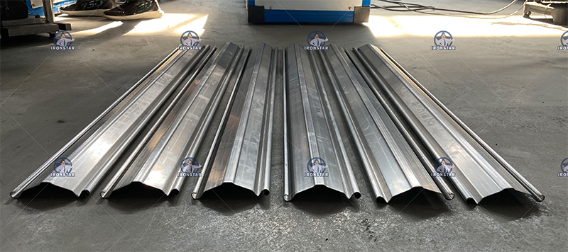 IRONSTAR rolling shutter door slat roll forming machine in Mexico 4