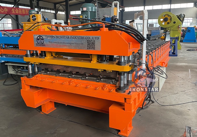 Ironstar T21 Máquina de formación de baldosas esmaltadas en Kazajstán 3