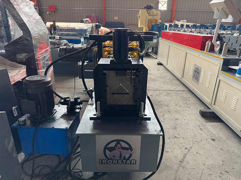 IRONSTAR Size interchangel angle bead roll forming machine in kazakstan | Corner bead roll forming machine 5