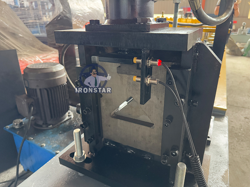 IRONSTAR Size interchangel angle bead roll forming machine in kazakstan | Corner bead roll forming machine 9