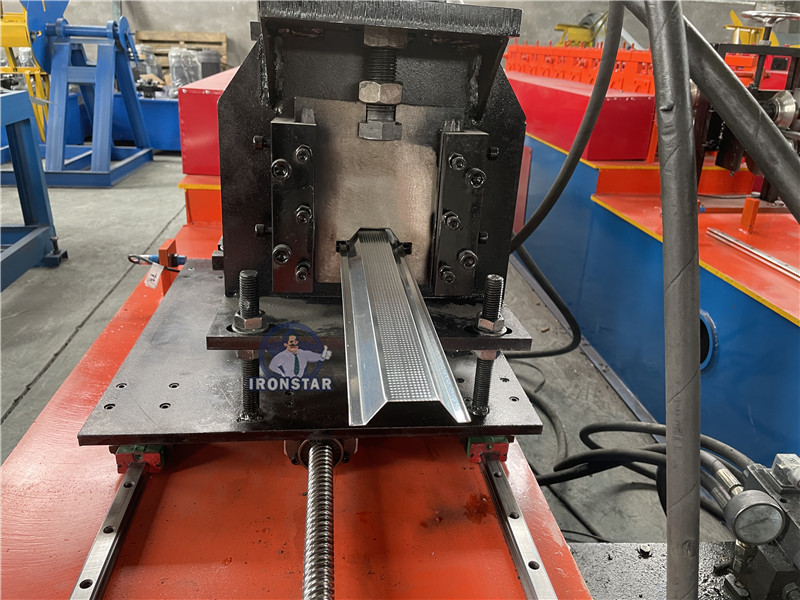 Станок для профилирования гипсокартона Omega profile hat keel ceiling roll forming machine for ОАЭ 3