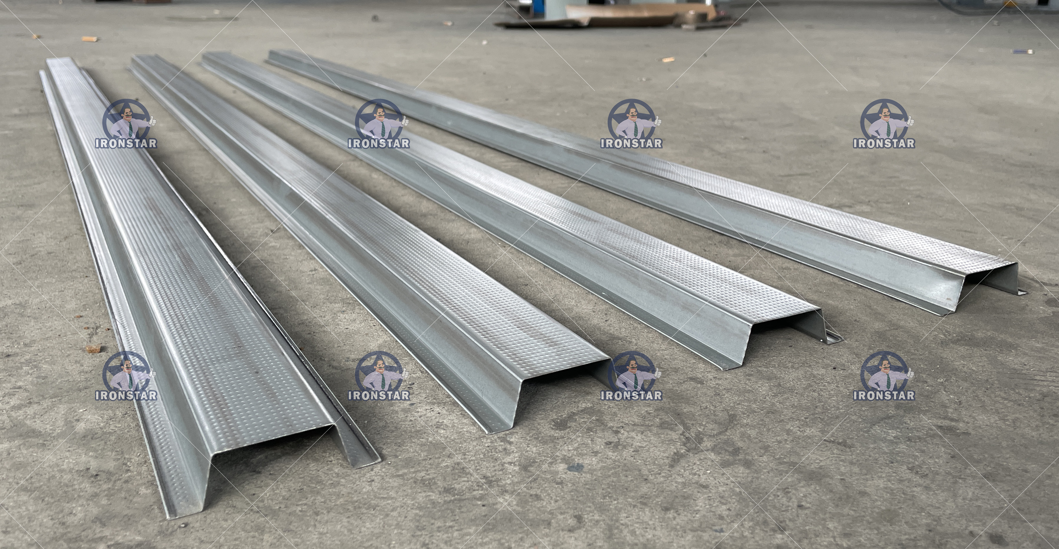 Máquina perfiladora de canaletas Omega para Chile 7