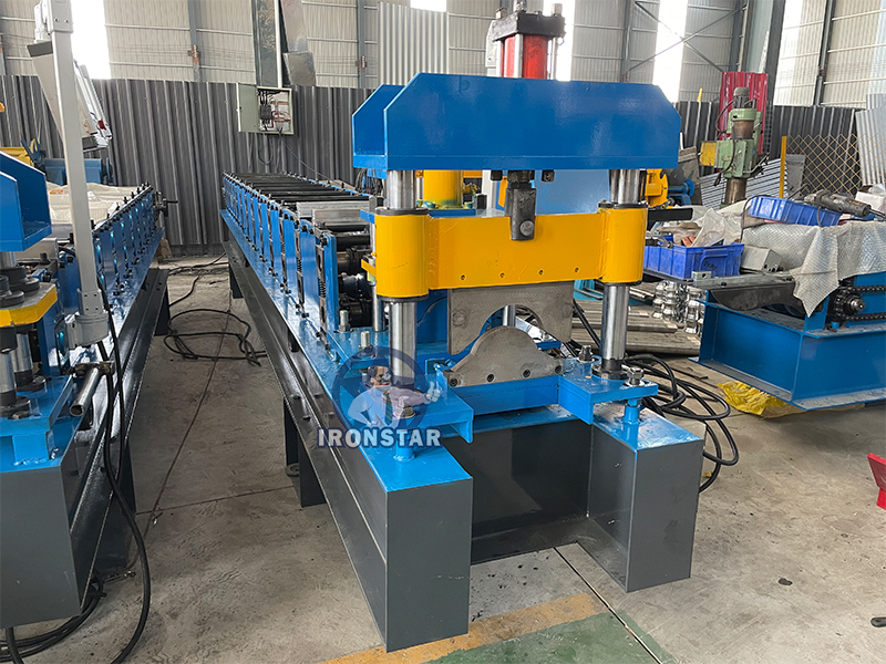 Máquina formadora de cumbreras 3