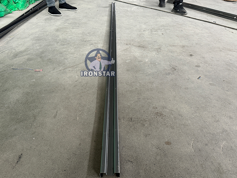 Machine de profilage à rouleaux en forme de M en Corée2 11