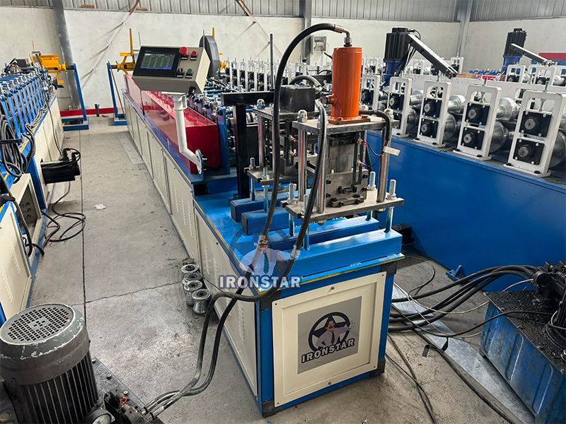 Machine de profilage à rouleaux en forme de M en Corée2 5
