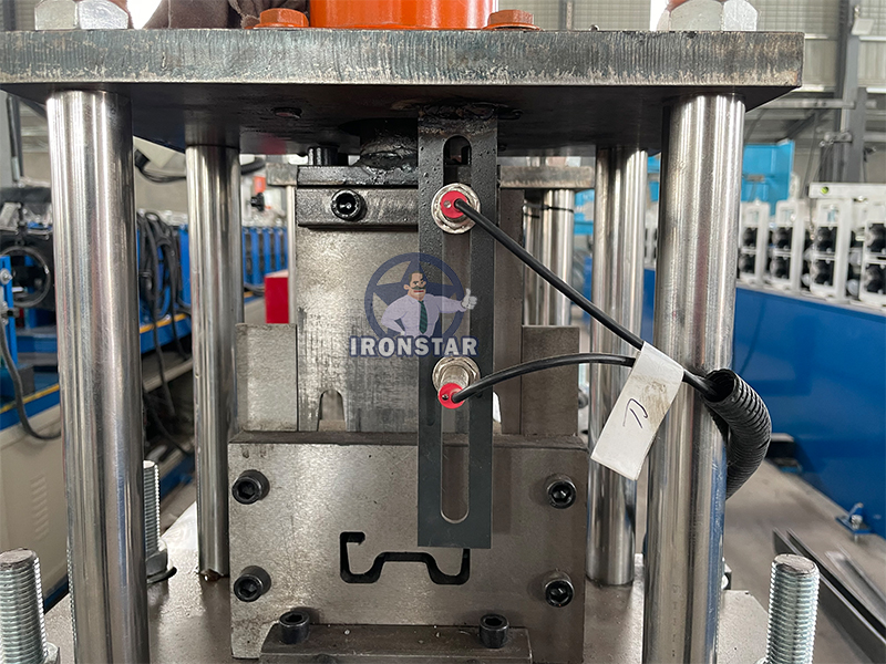 Machine de profilage à rouleaux en forme de M en Corée2 9