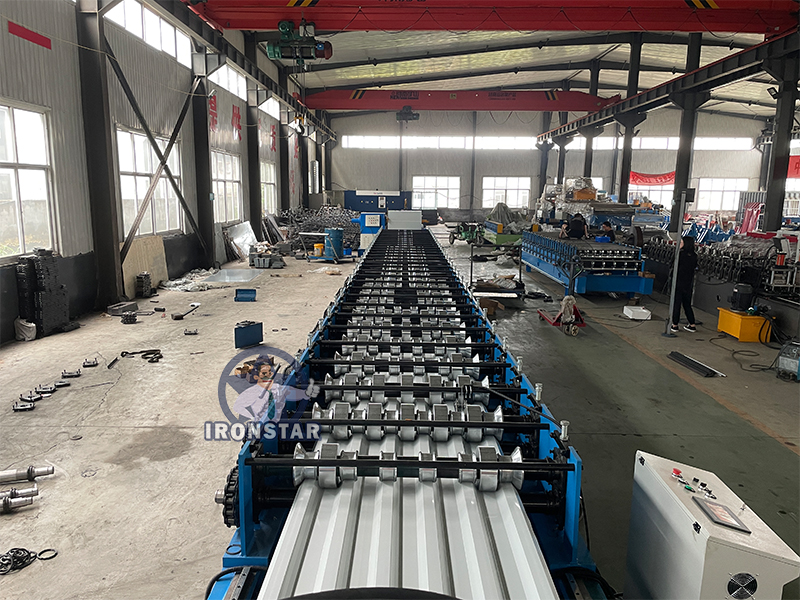 Tracking cutting trapezoidal roofing sheet roll forming machine for Saudi Arabia 6