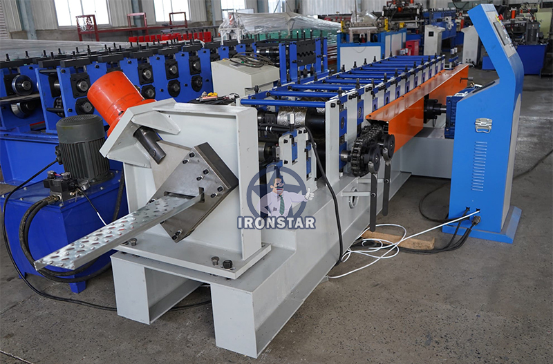 Automatic operating high speed metal z purlin steel roll forming machine 3