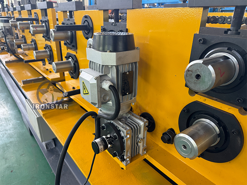 Machine automatique de fabrication de pannes en U à dimensions variables de 60 à 200 mm pour le Kazakhstan 4